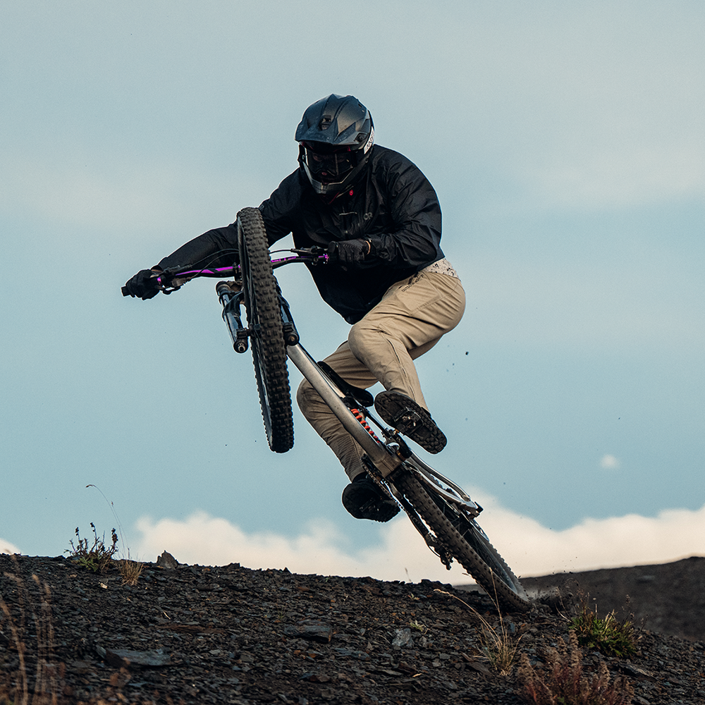 MOUNTAIN BIKE